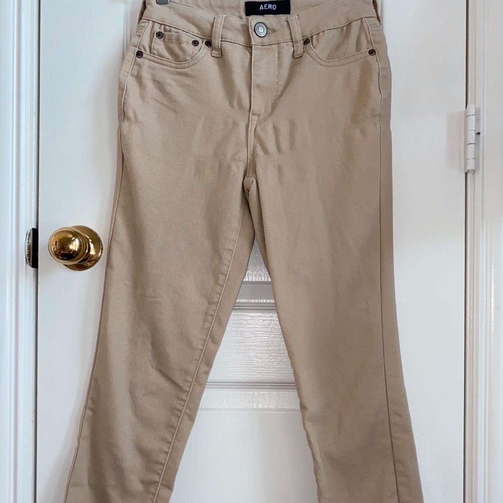 woman’s aeropostale khaki pants